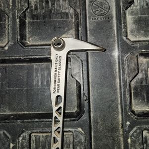 Stiletto nail puller.